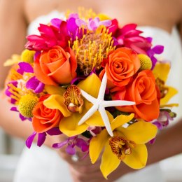 summer-wedding-ideas-bouquet-with-starfish-minerva-photography
